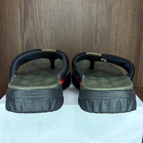 🔥🔥🔥Buckaroo Men's Olive and Black Flip-Flops Size: 9🔥🔥🔥 - Picture 8 of 9